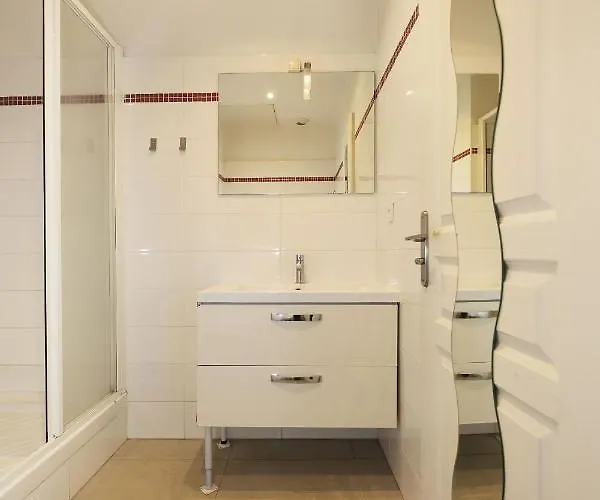 Rdc - Moderne Et Elegant A 5 Lejlighed