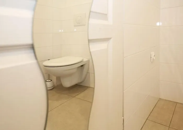 Rdc - Moderne Et Elegant A 5 Lejlighed